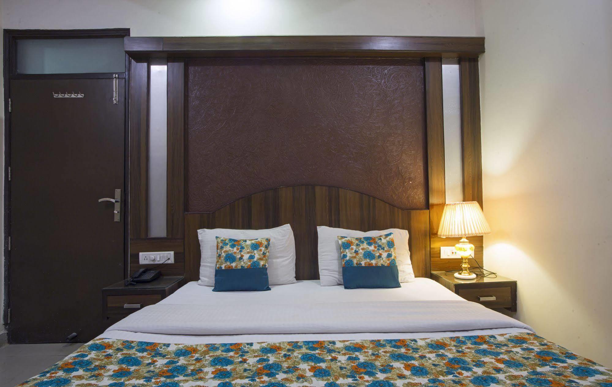 Hotel Baba Inn-By RCG Hotels Neu-Delhi Exterior foto