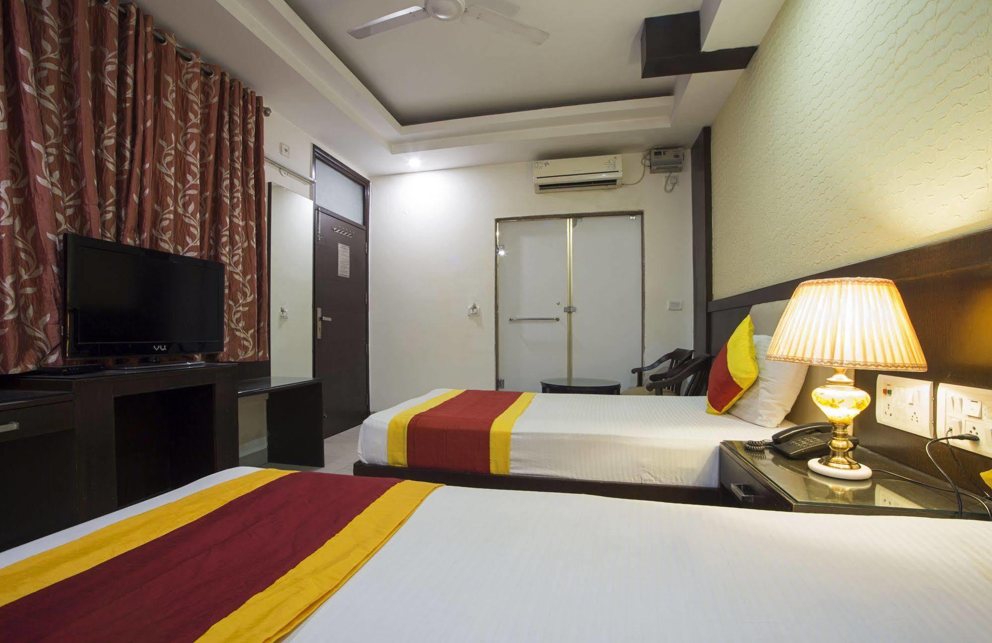 Hotel Baba Inn-By RCG Hotels Neu-Delhi Exterior foto